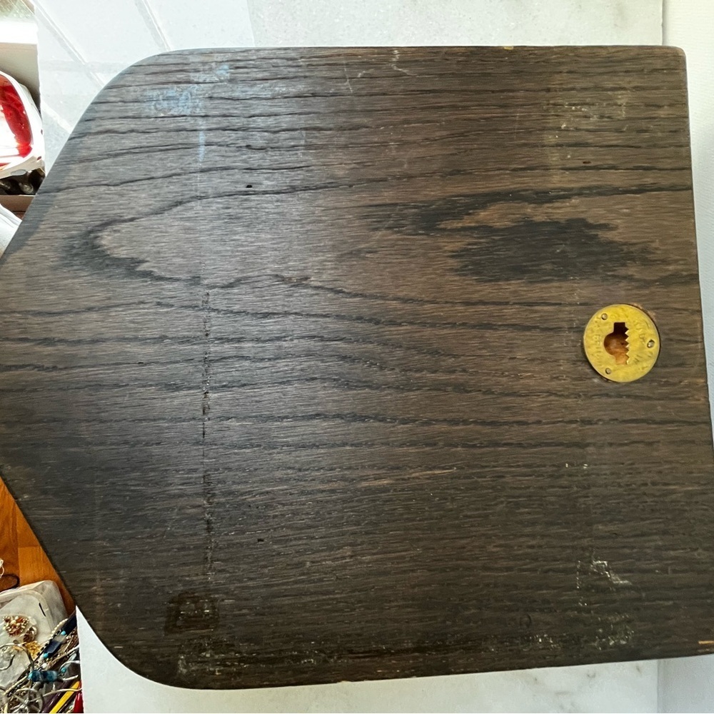 wooden plaques featuring family crests or coats of arms. McBrayer and Fllington. - Picture 15 of 16